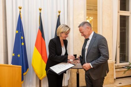 Wirtschaftsmedaille_Übergabe Wirtschaftsmedaille_Übergabe