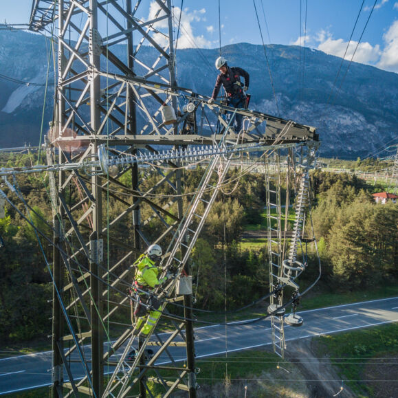 Montagearbeiten 220 kV Leitung UW Prutz - UW Westtirol