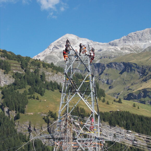 Leitungssanierung San Bernardino Etappe 2015 Los 3, 400 kV Soazza - Sils i.D. Leitungssanierung San Bernardino Etappe 2015 Los 3, 400 kV Soazza - Sils i.D.