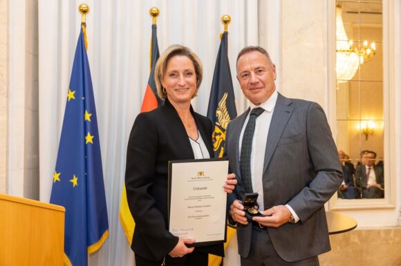 Wirtschaftsmedaille_HL und Ministerin